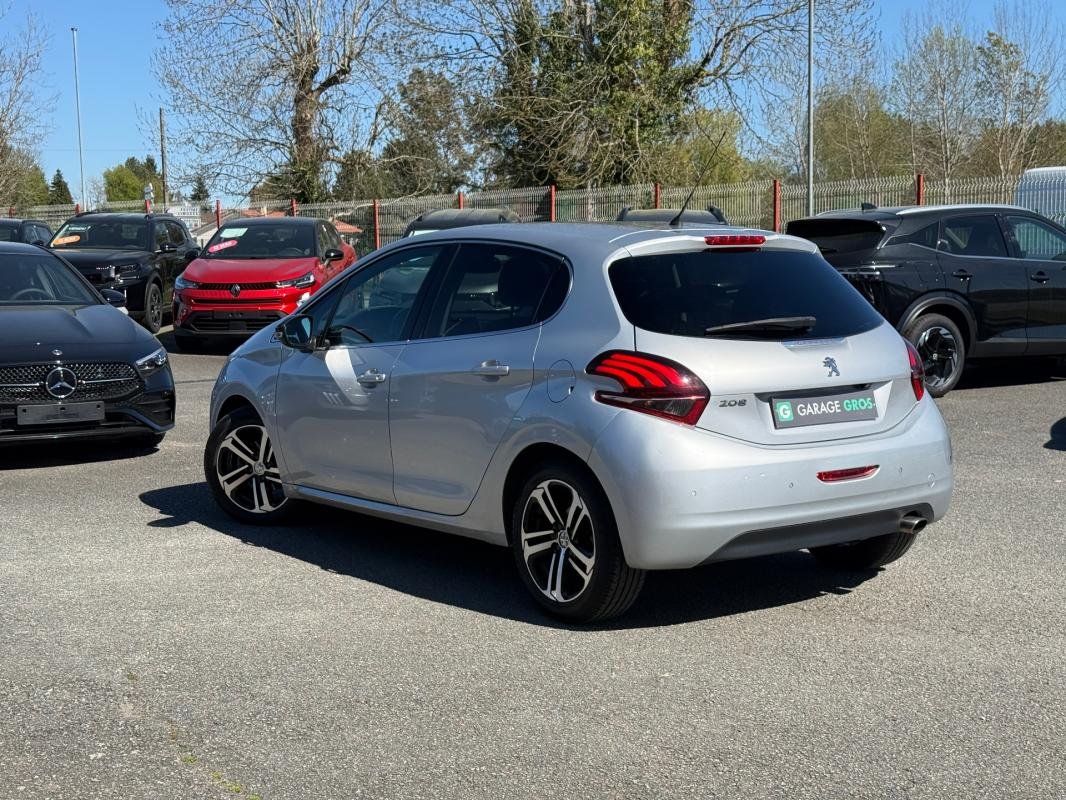 Peugeot 208 - Photo 2