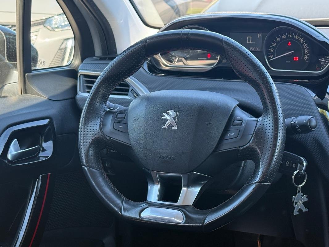 Peugeot 208 - Photo 8