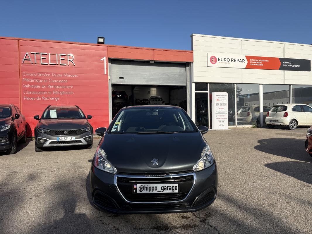 Peugeot 208 - Photo 1