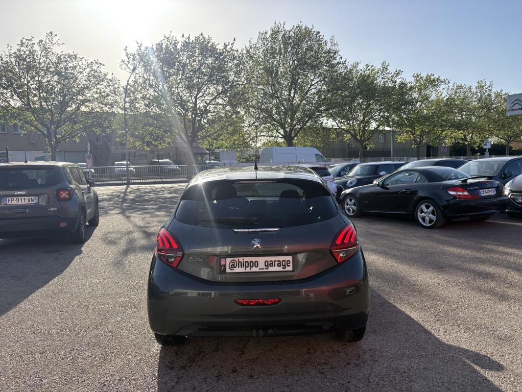 Peugeot 208 - Photo 3