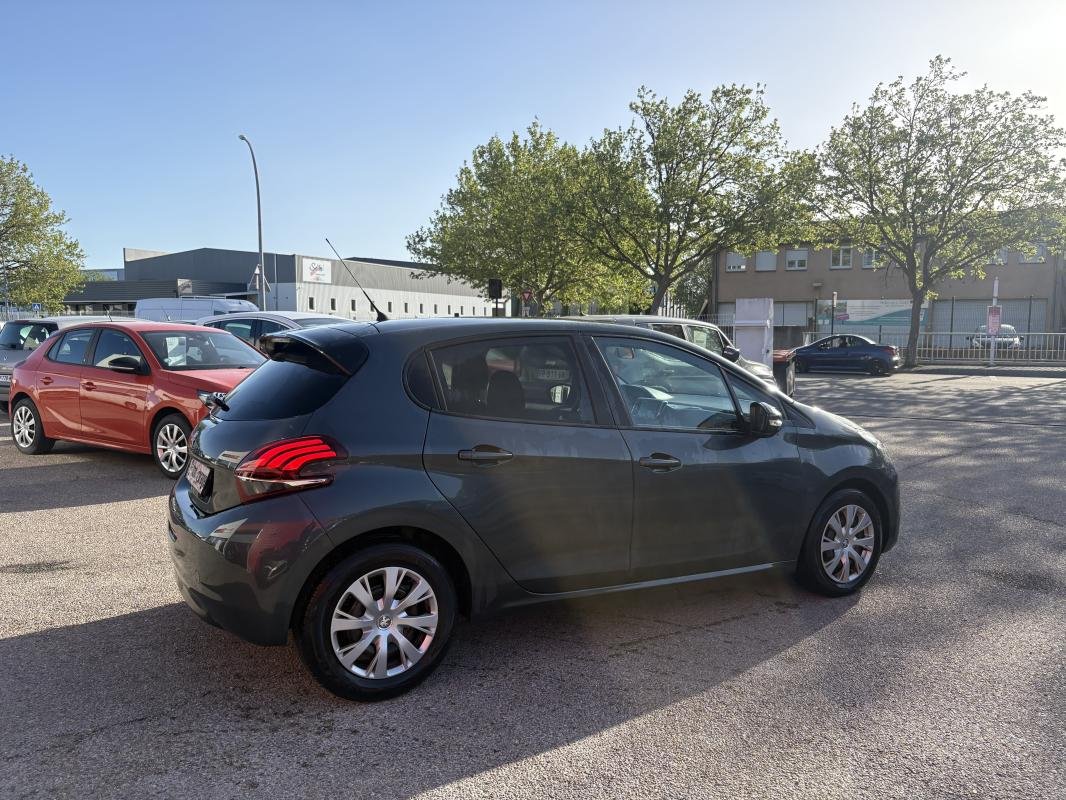 Peugeot 208 - Photo 5