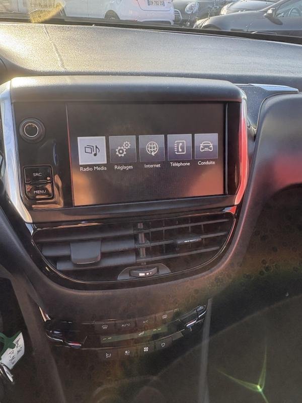 Peugeot 208 - Photo 8