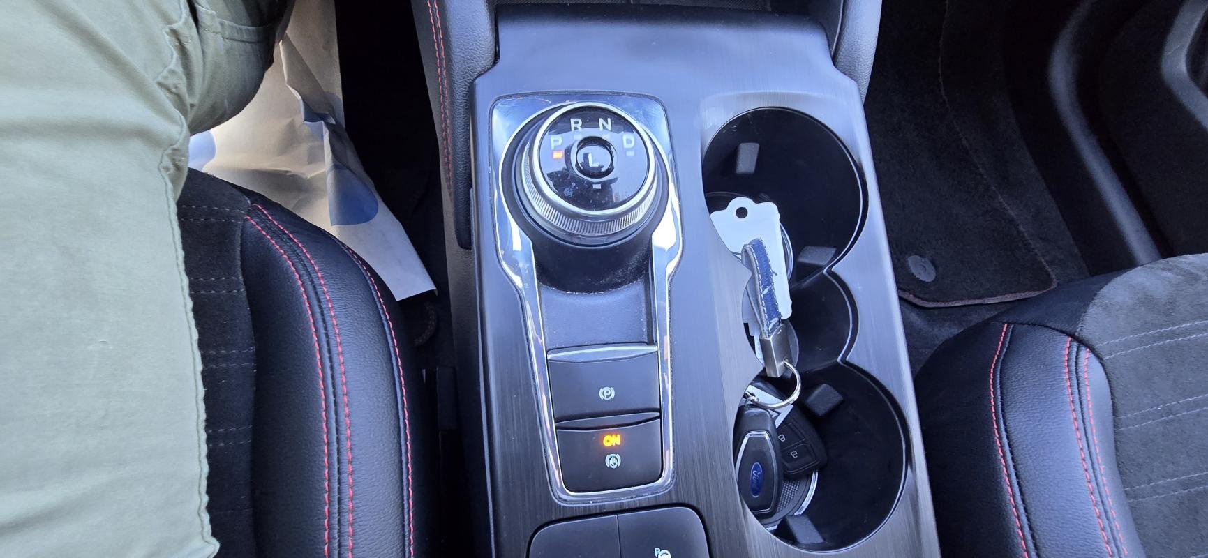 Ford Kuga - Photo 24