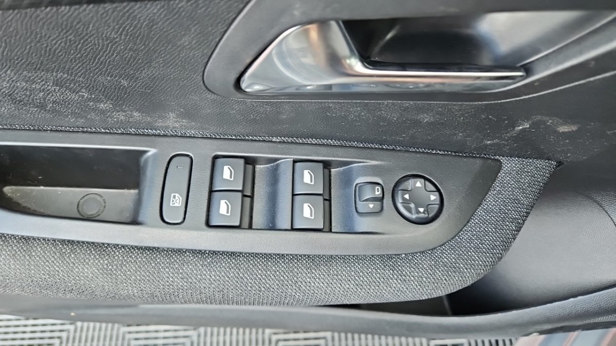 Peugeot 208 - Photo 24