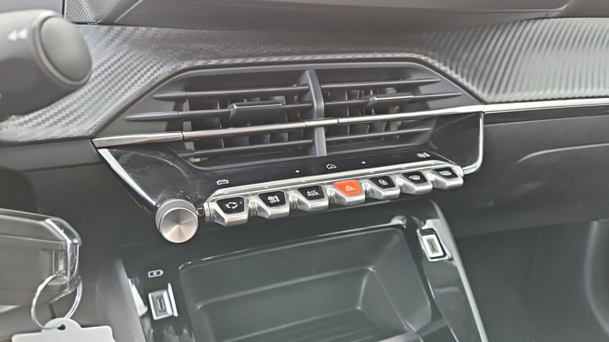 Peugeot 208 - Photo 26