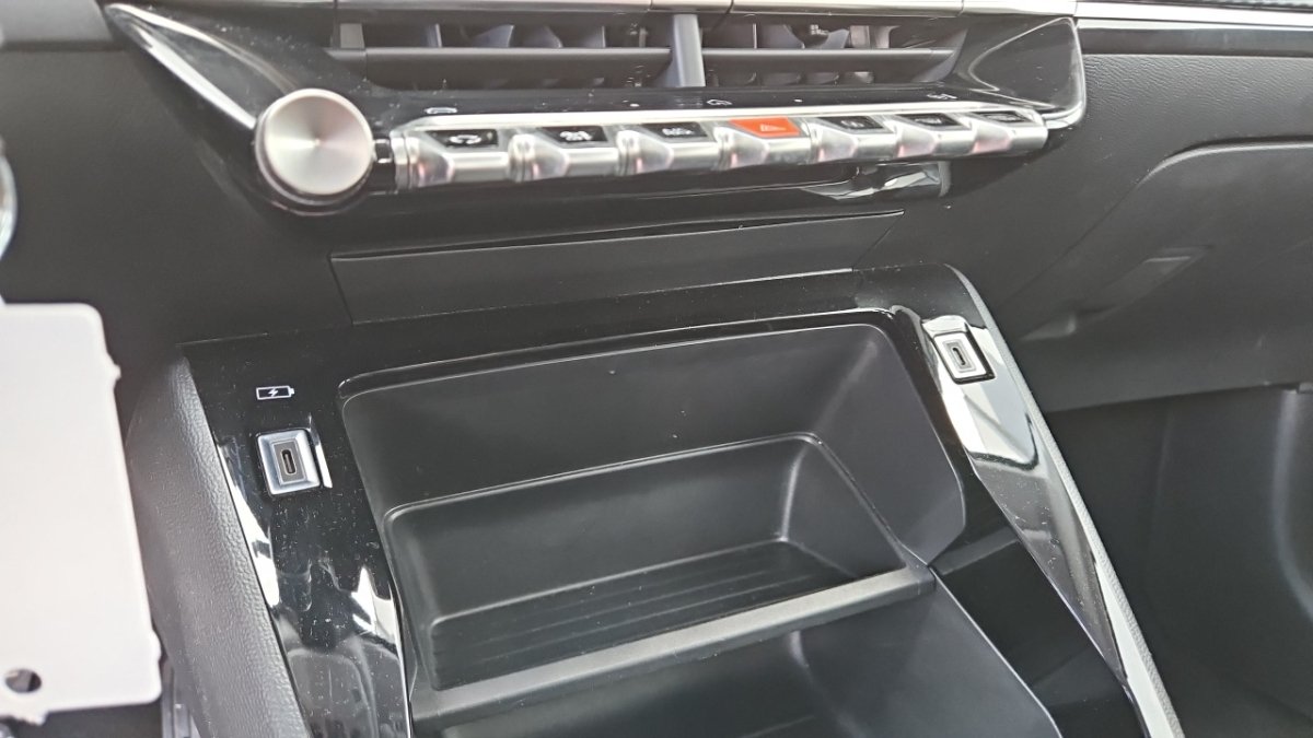 Peugeot 208 - Photo 28