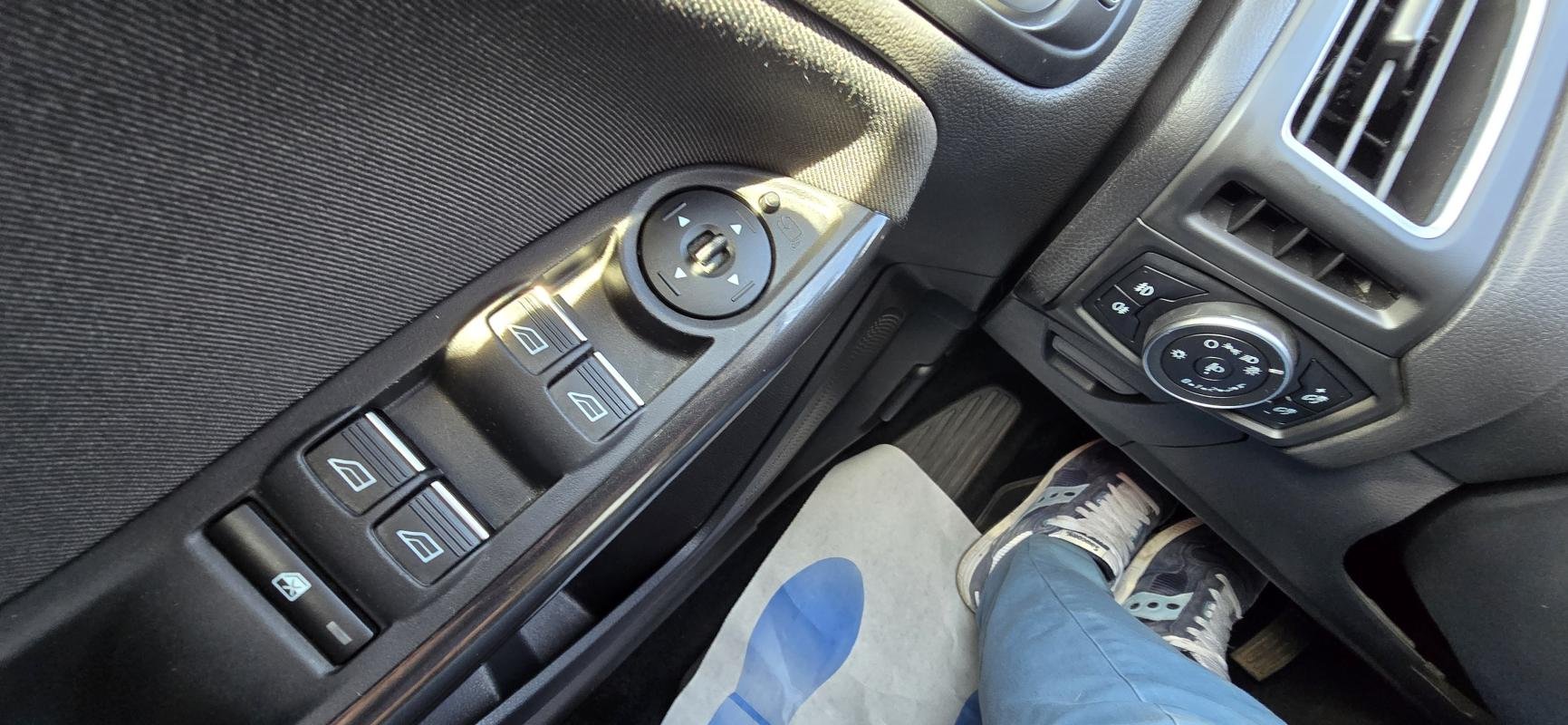 Ford Focus - Photo 24