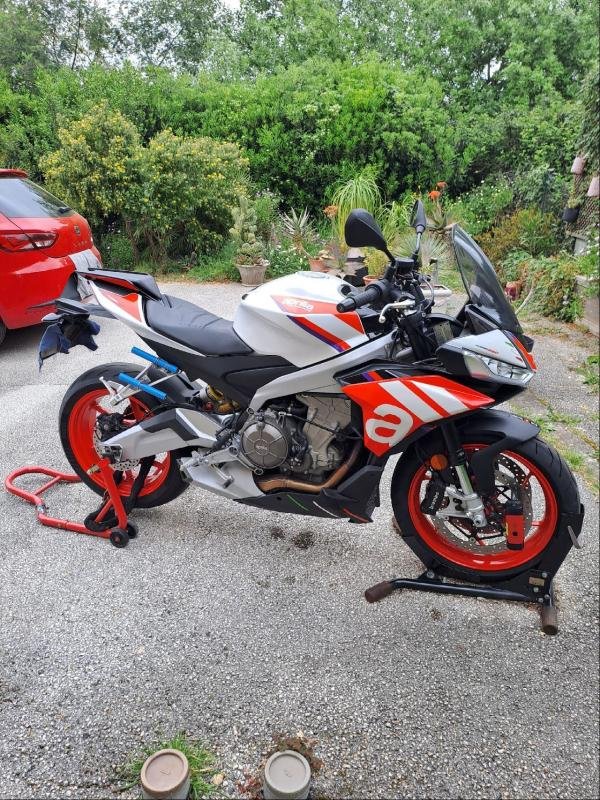 Aprilia Tuono - Photo 1