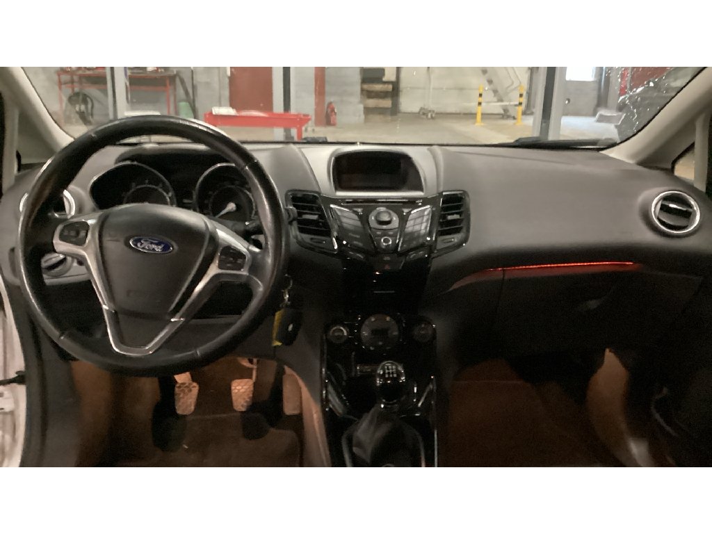 Ford Fiesta - Photo 5