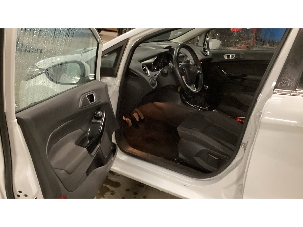 Ford Fiesta - Photo 6