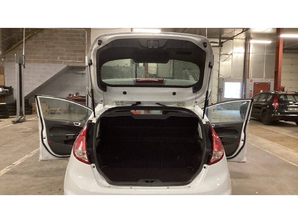 Ford Fiesta - Photo 8