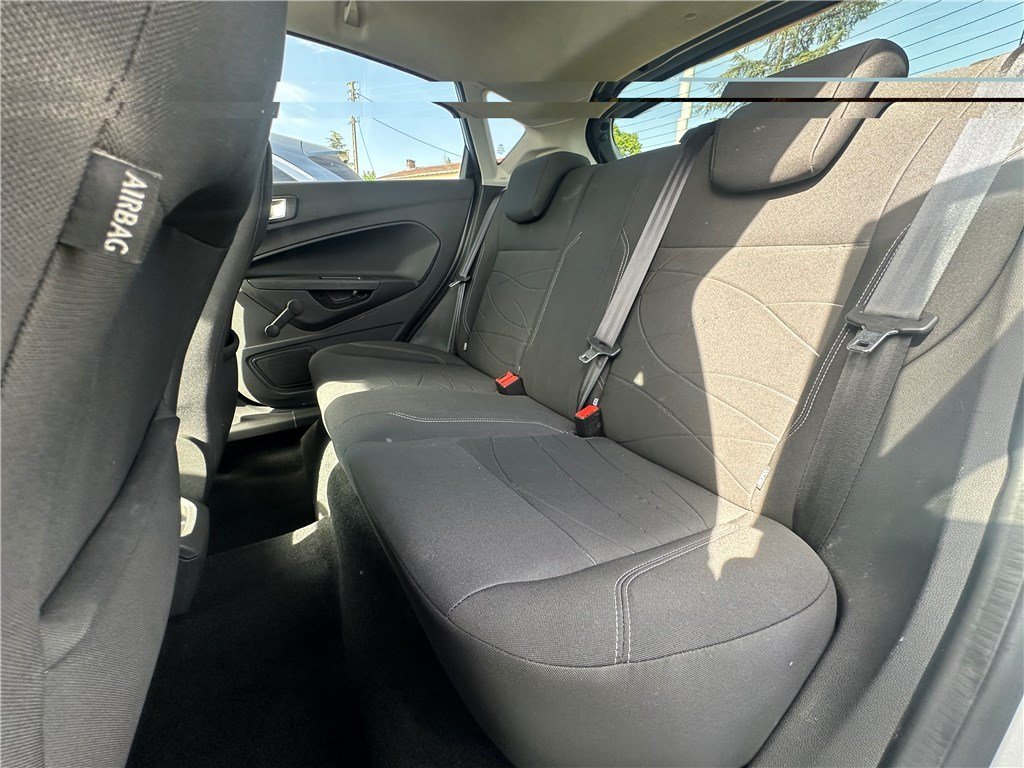 Ford Fiesta - Photo 12