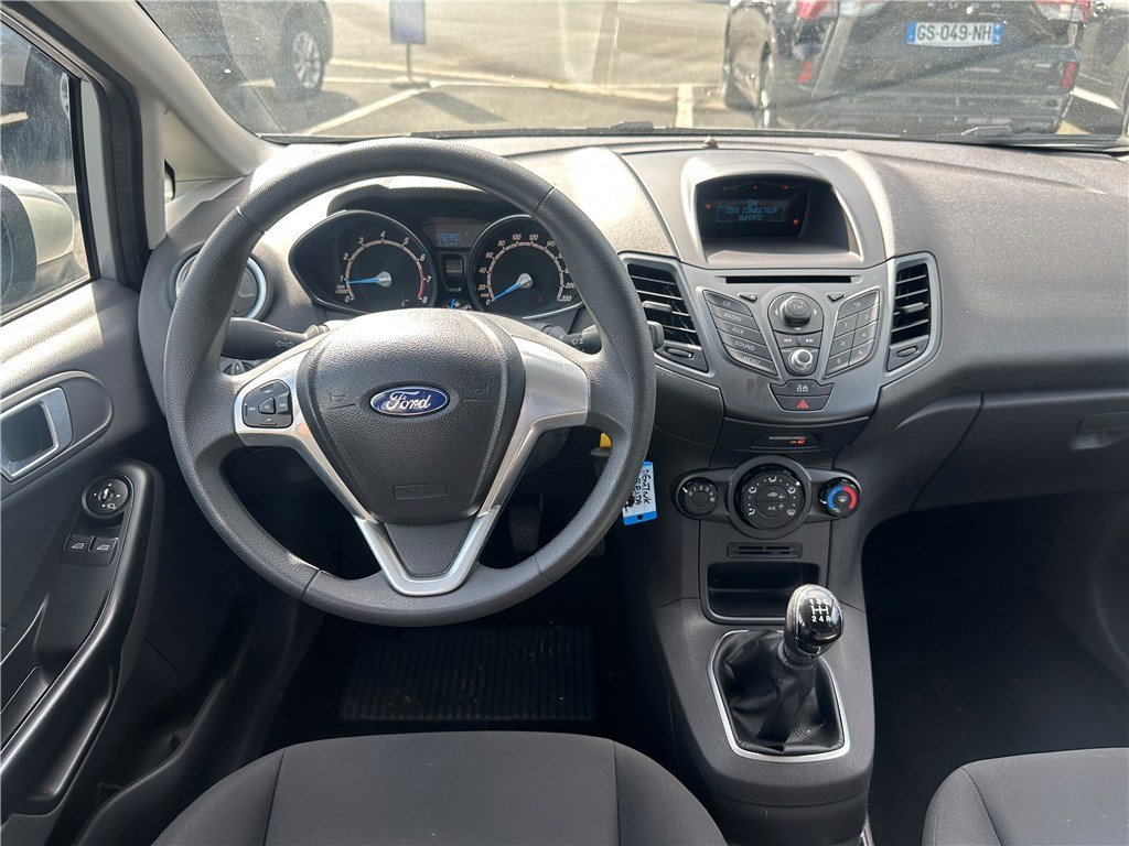 Ford Fiesta - Photo 13