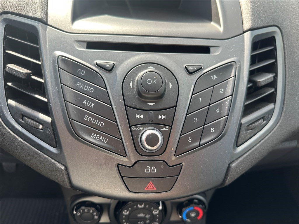 Ford Fiesta - Photo 17