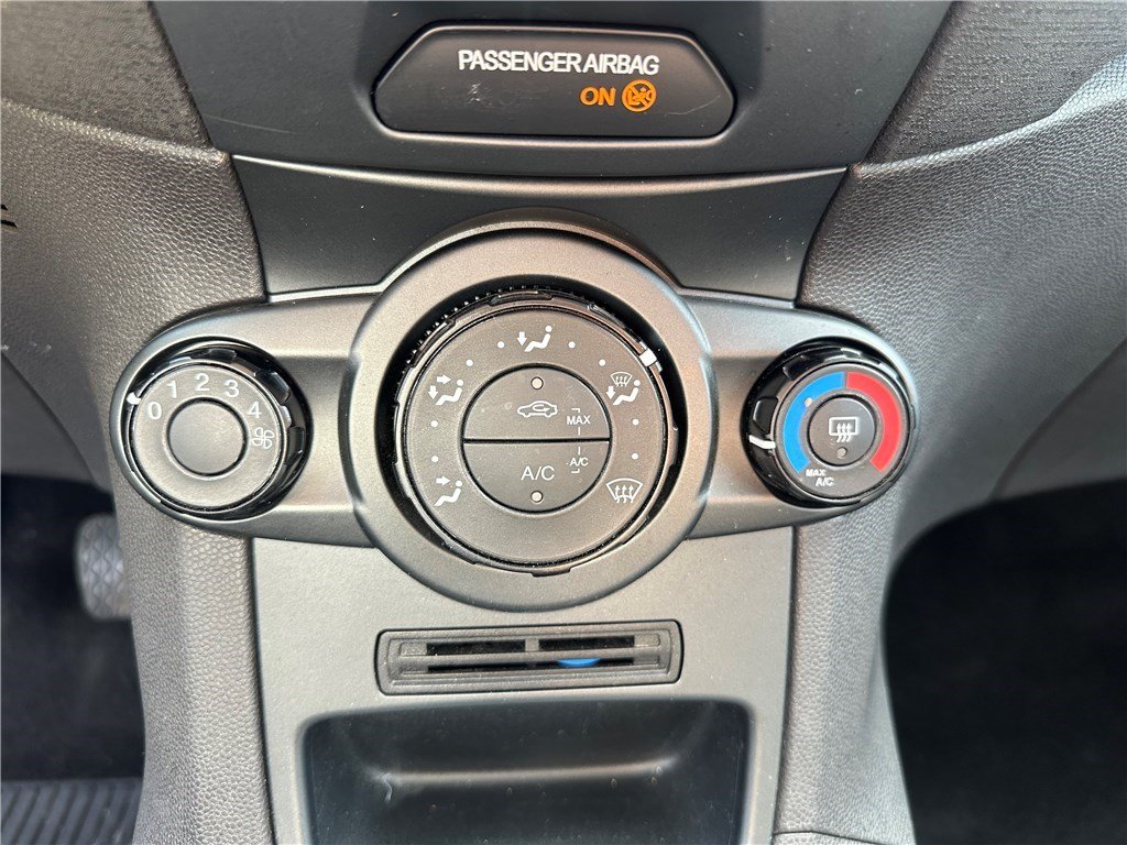 Ford Fiesta - Photo 18
