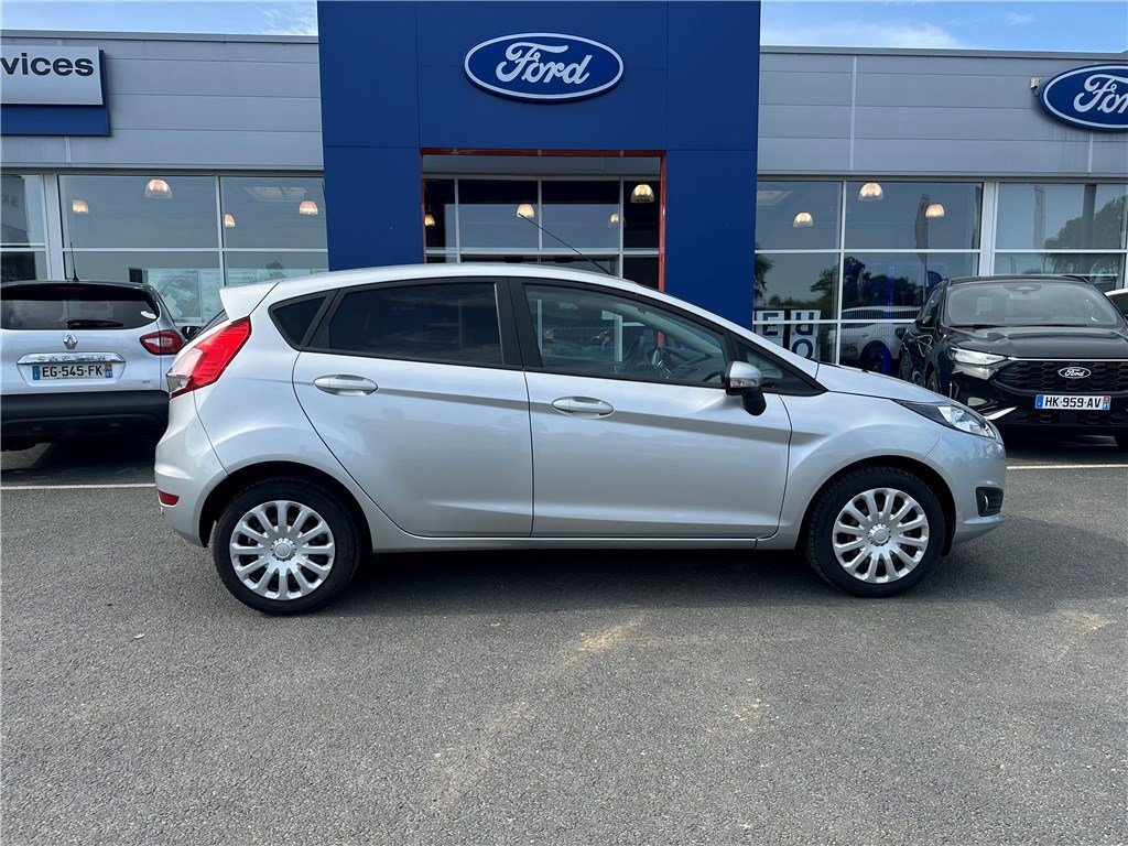 Ford Fiesta - Photo 2