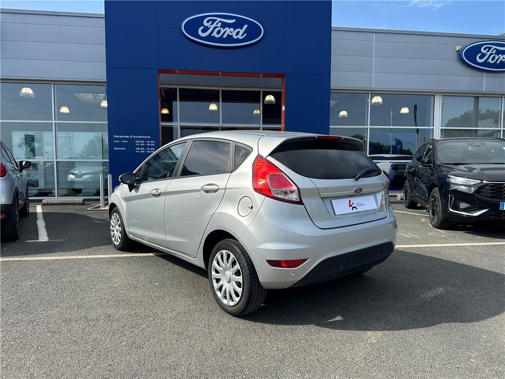 Ford Fiesta - Photo 5