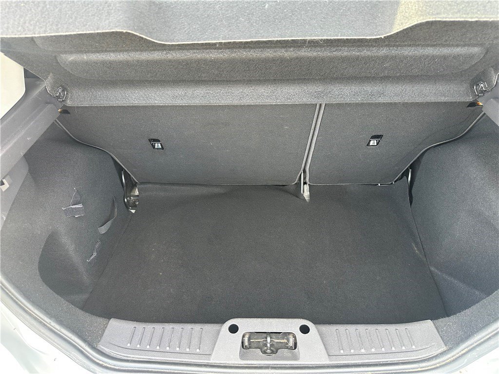 Ford Fiesta - Photo 9