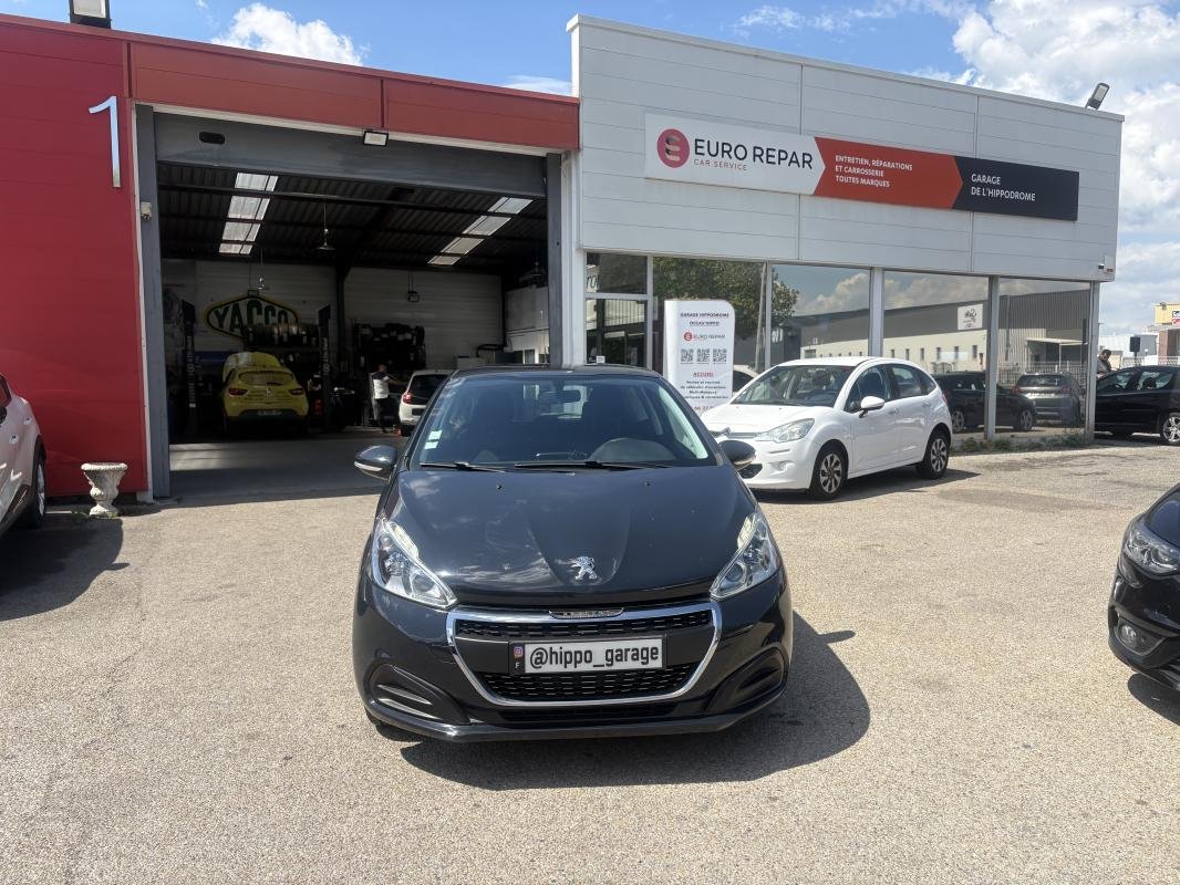 Peugeot 208 - Photo 1