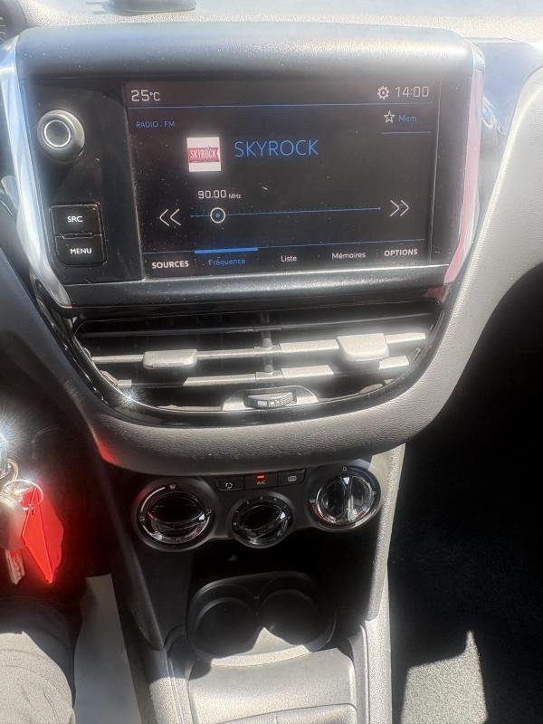 Peugeot 208 - Photo 11