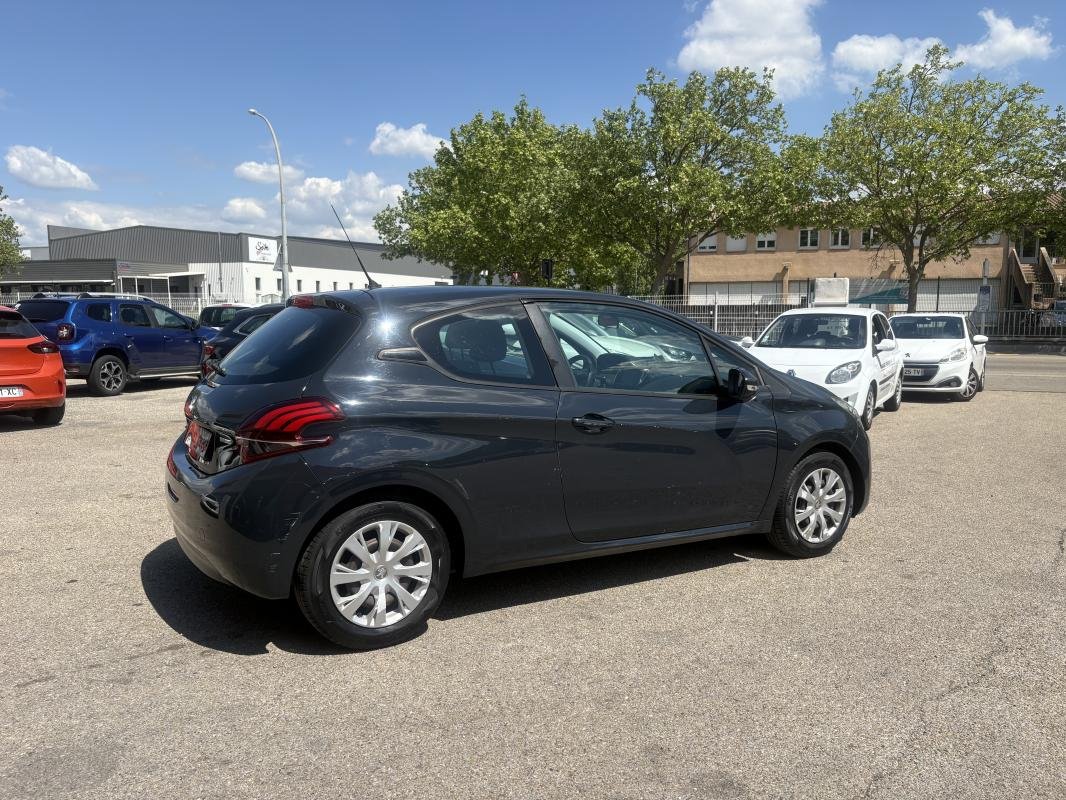 Peugeot 208 - Photo 5