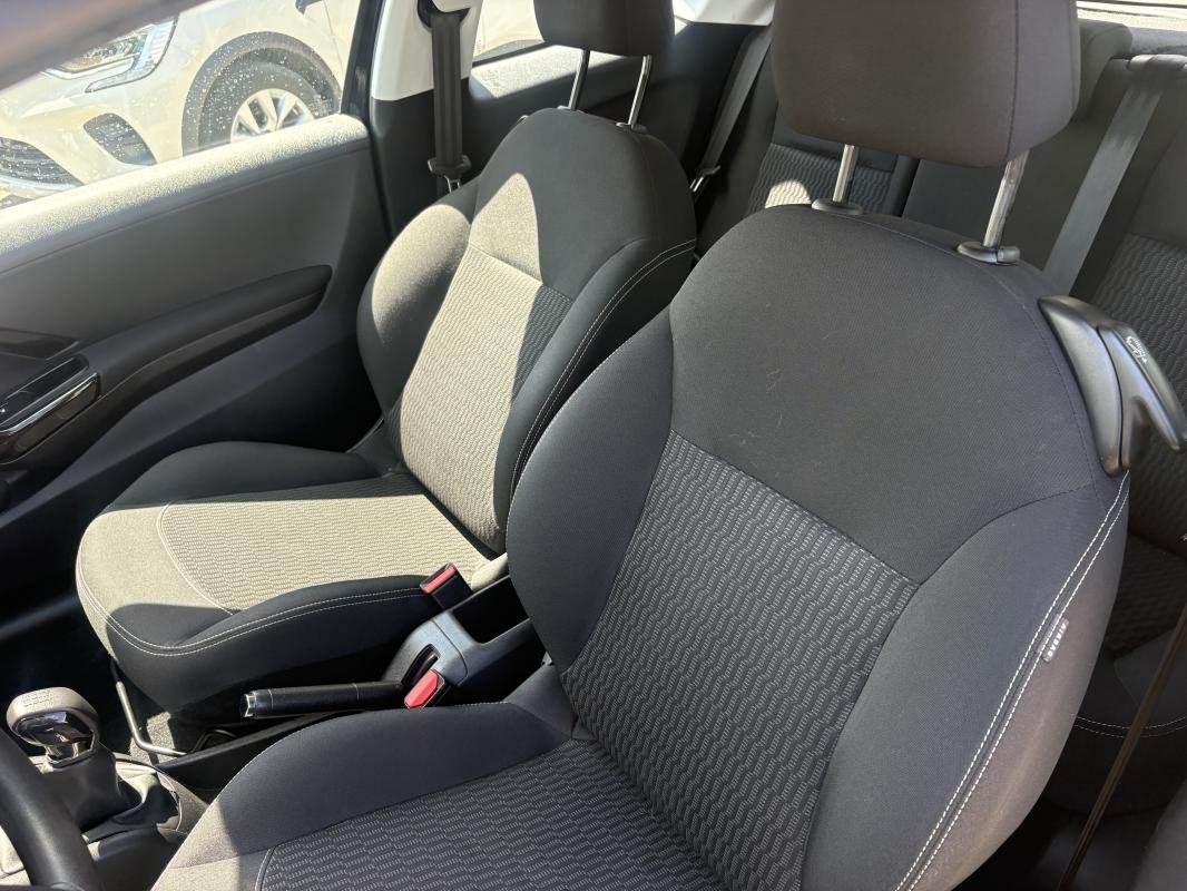 Peugeot 208 - Photo 8