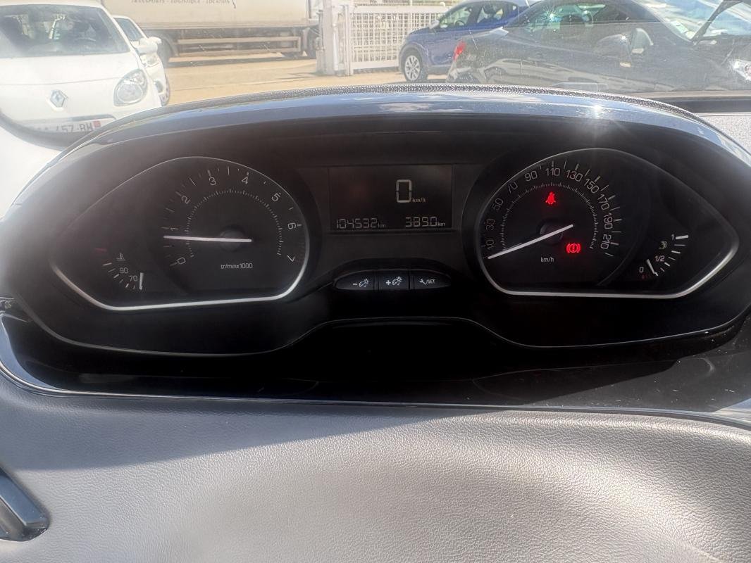 Peugeot 208 - Photo 10