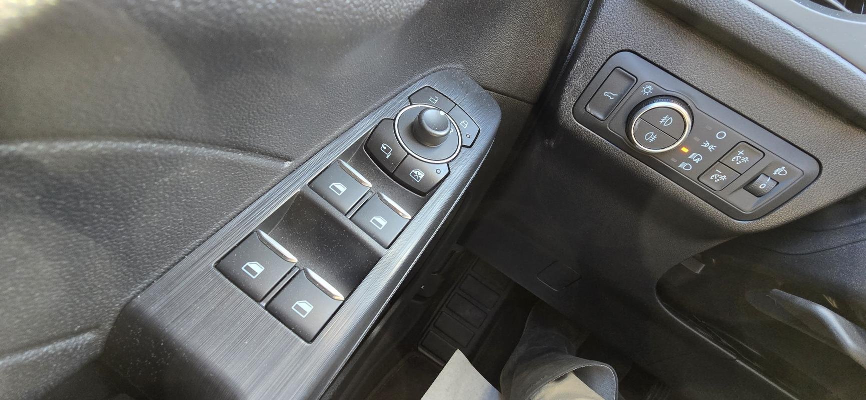 Ford Kuga - Photo 11