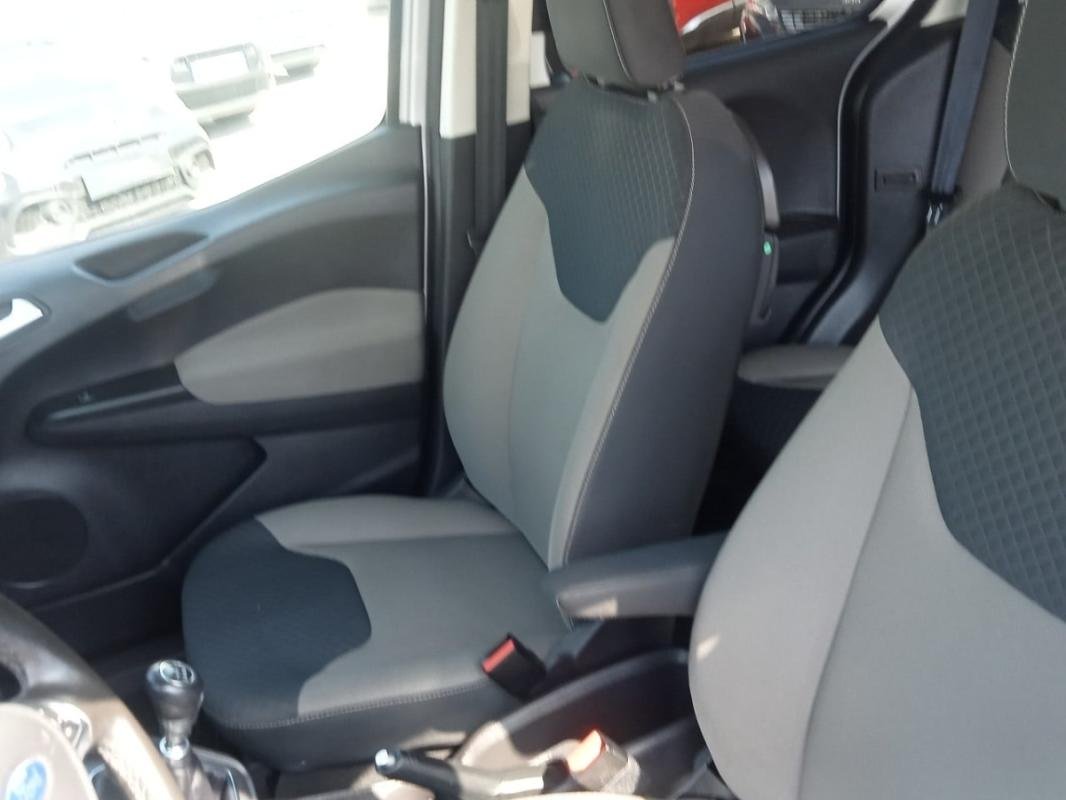 Ford Tourneo Connect - Photo 26