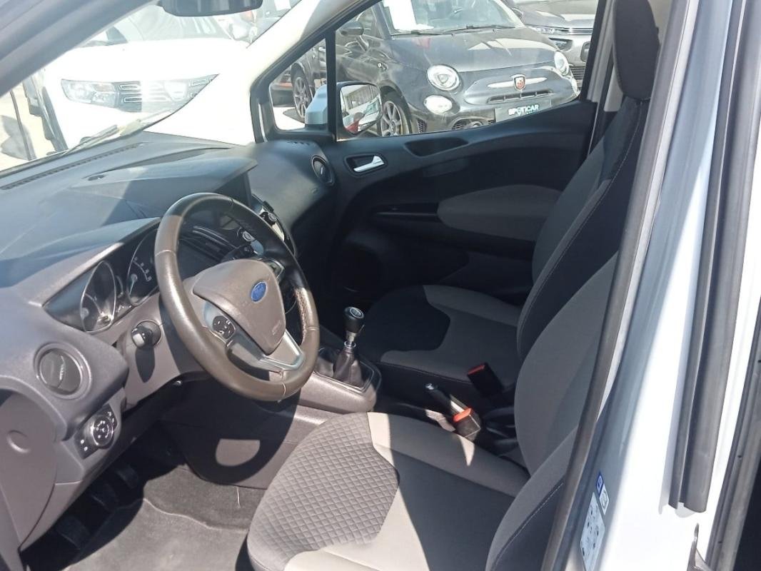 Ford Tourneo Connect - Photo 9