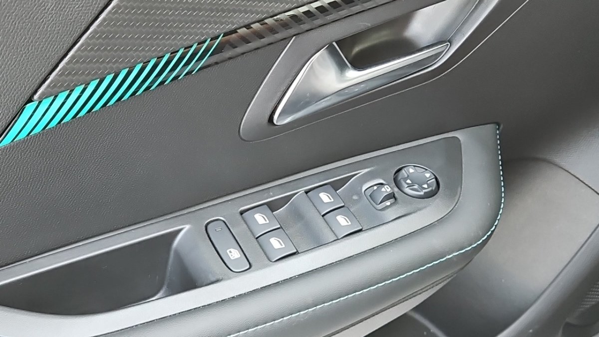 Peugeot 208 - Photo 24