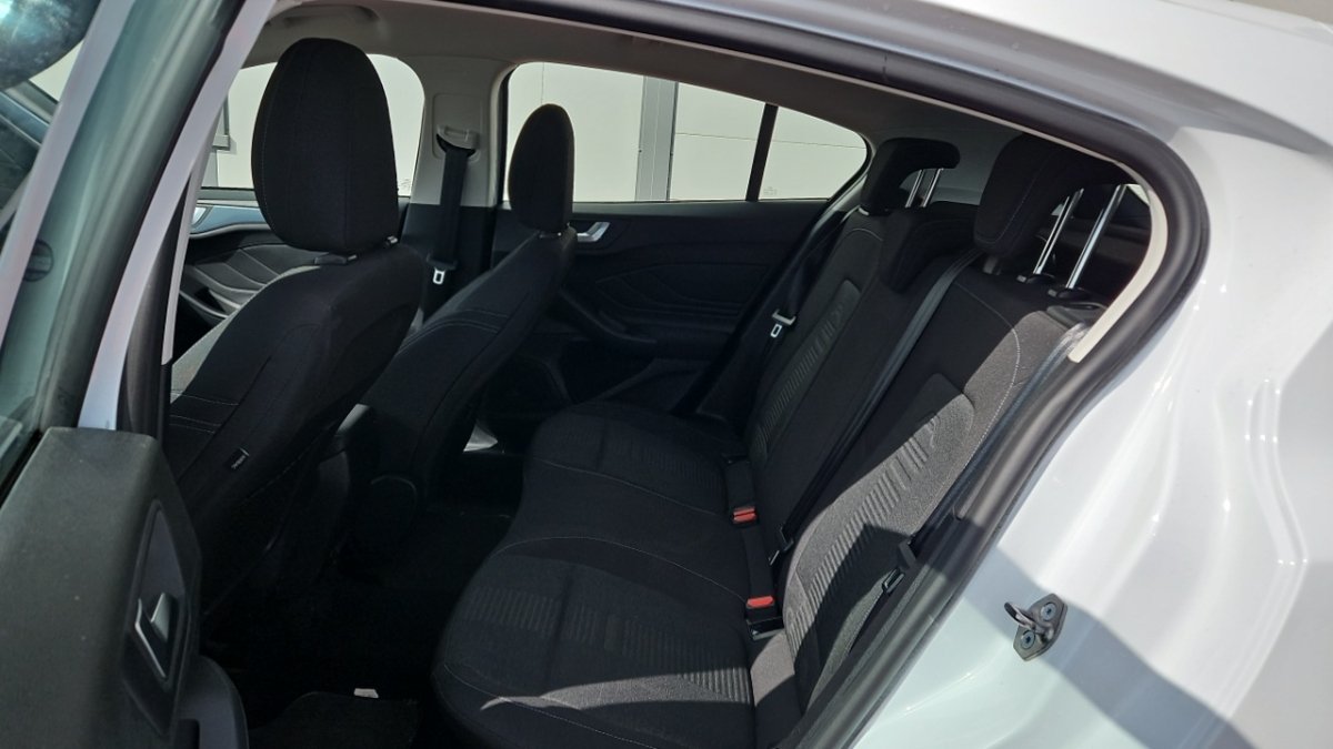 Ford Focus - Photo 11
