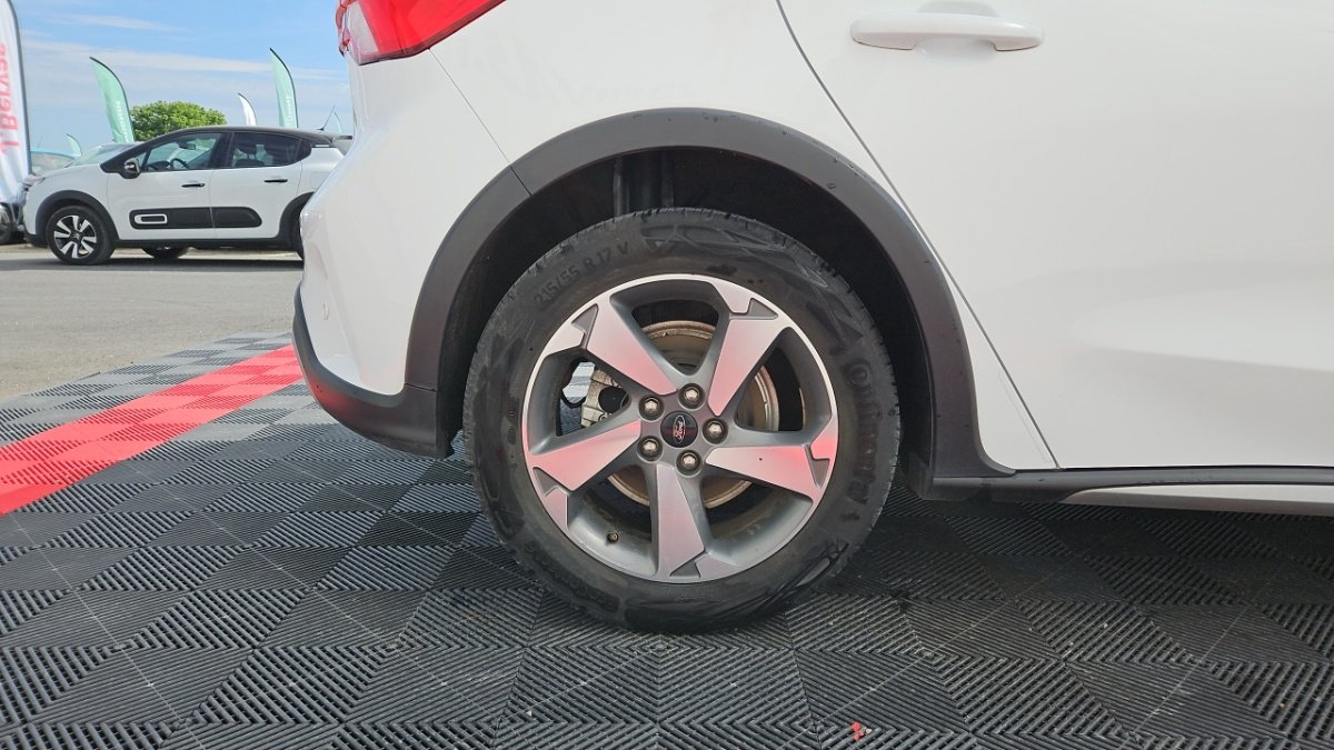 Ford Focus - Photo 8