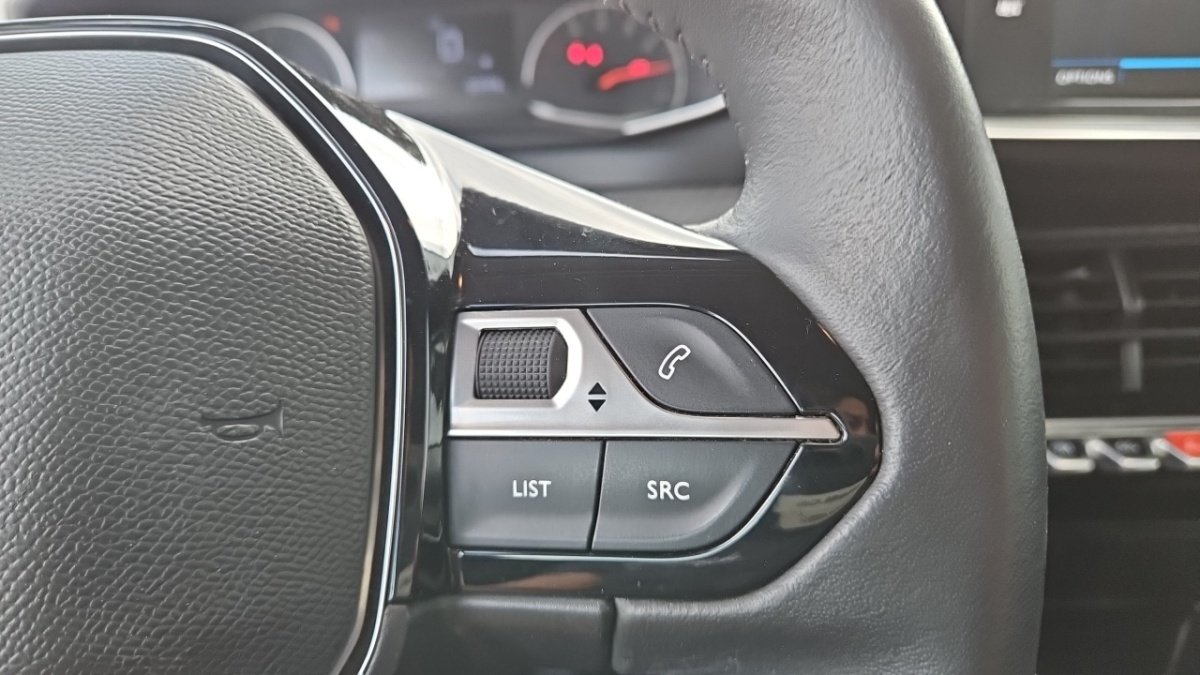 Peugeot 208 affaire - Photo 17