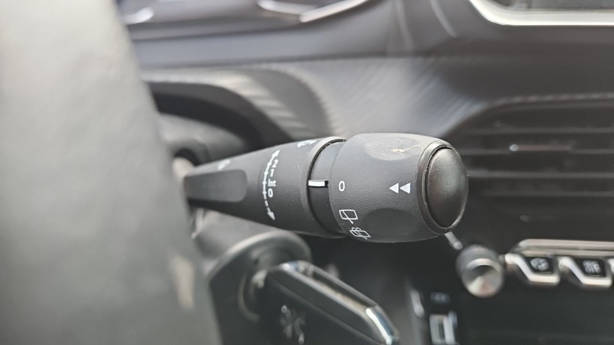 Peugeot 208 affaire - Photo 19