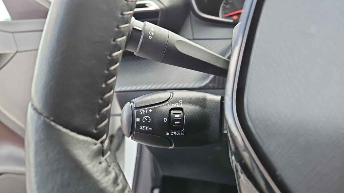 Peugeot 208 affaire - Photo 20