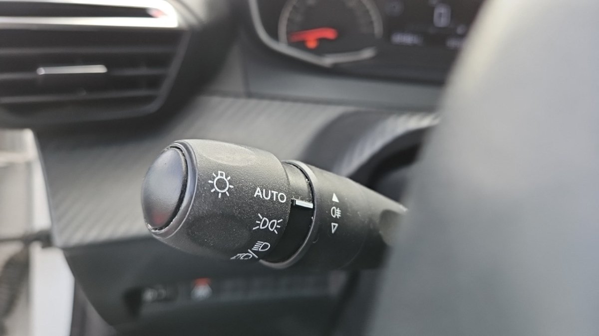 Peugeot 208 affaire - Photo 21