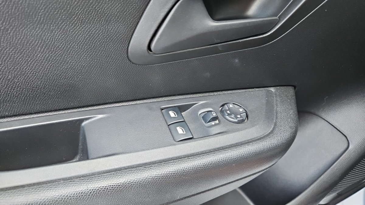 Peugeot 208 affaire - Photo 23