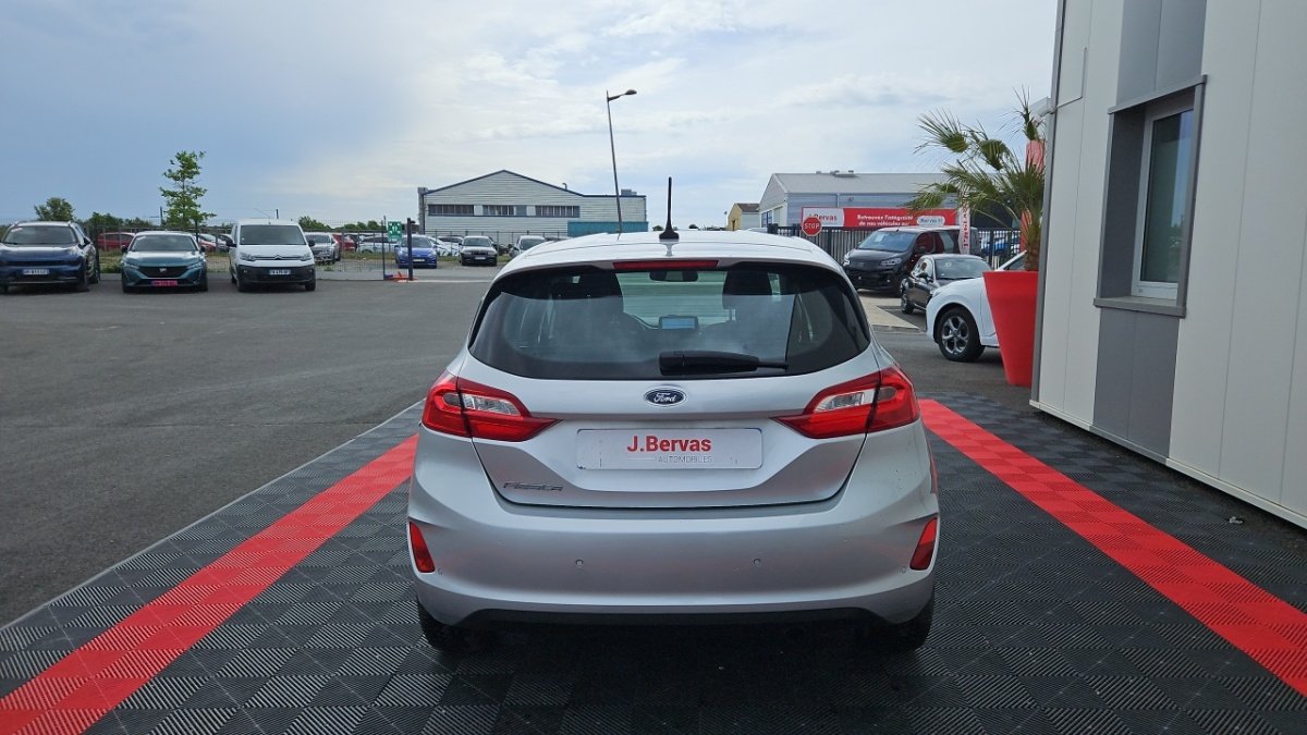 Ford Fiesta - Photo 4