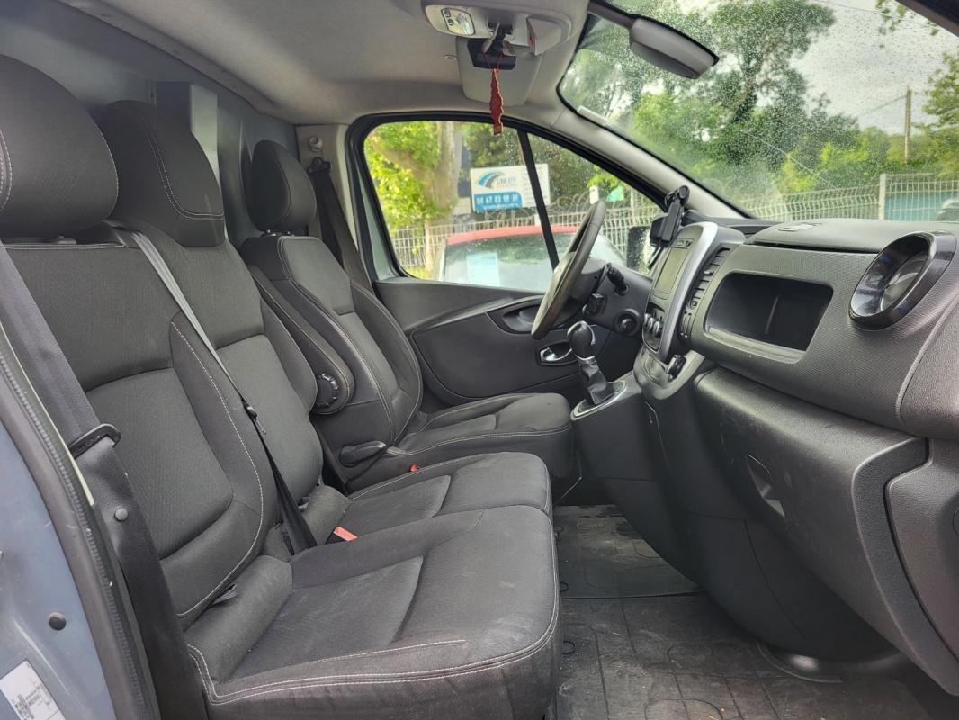 Nissan NV300 - Photo 6