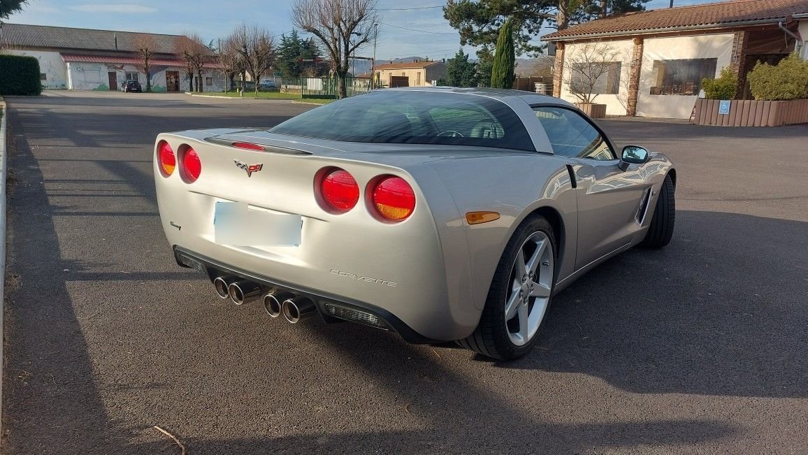Chevrolet Corvette - Photo 2