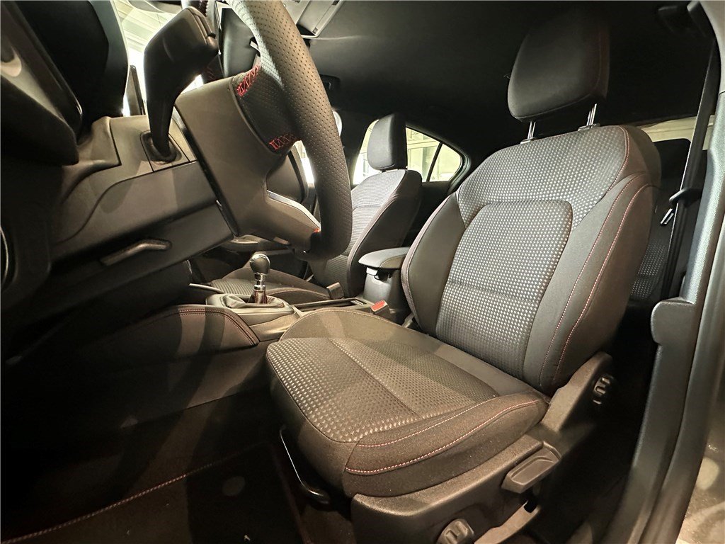 Ford Focus - Photo 10