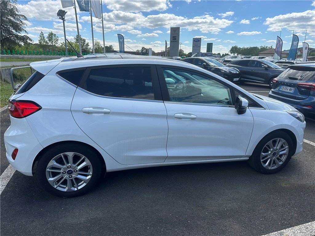 Ford Fiesta - Photo 2