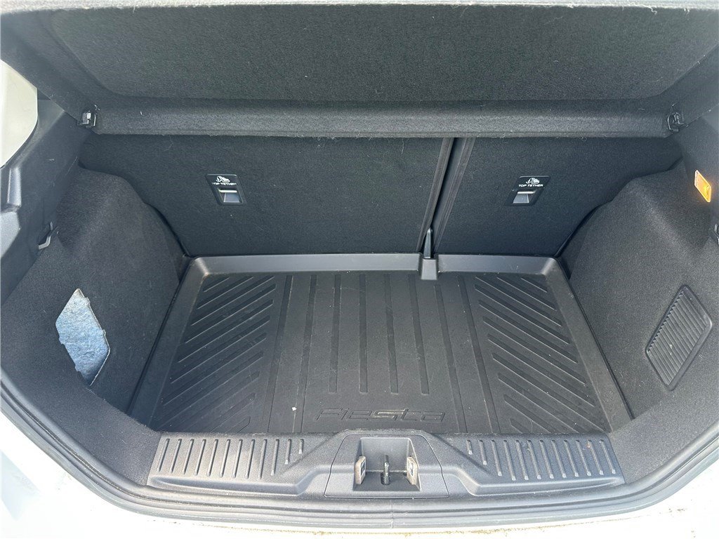 Ford Fiesta - Photo 8