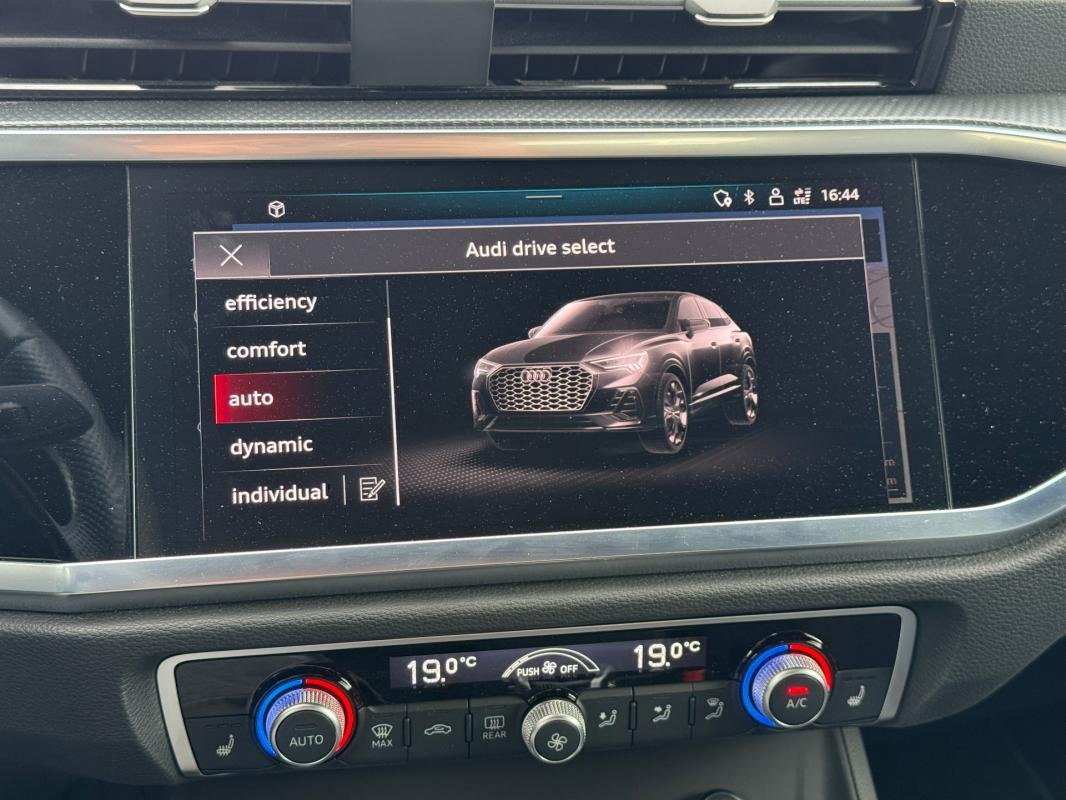 Audi Q3 - Photo 20