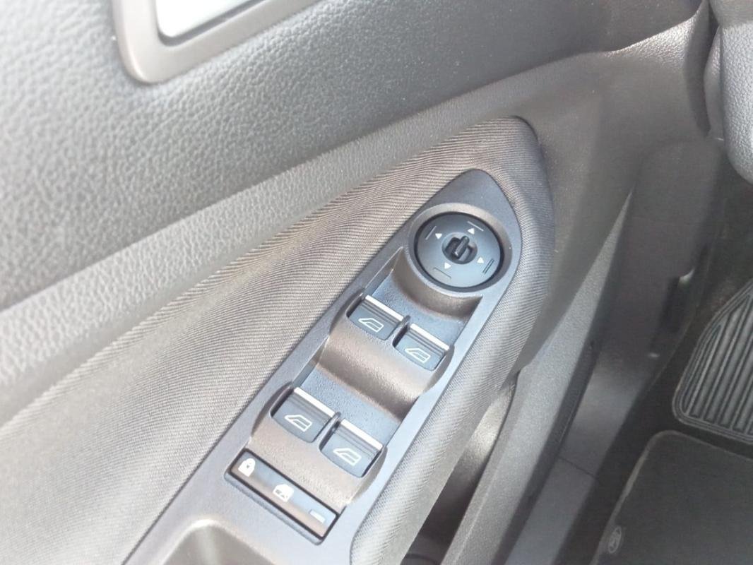 Ford C-Max - Photo 17