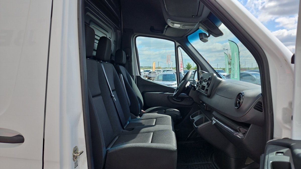 Mercedes Sprinter - Photo 12