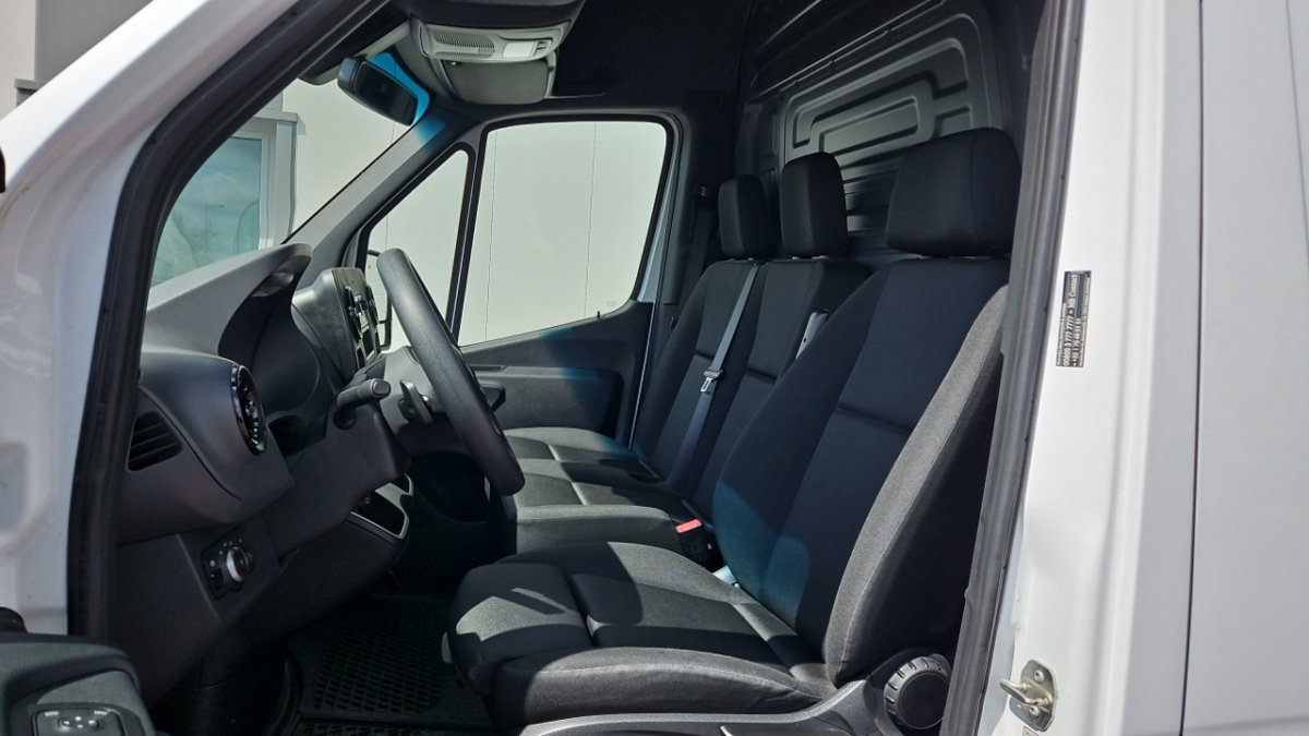 Mercedes Sprinter - Photo 14