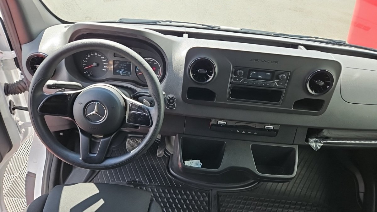 Mercedes Sprinter - Photo 15