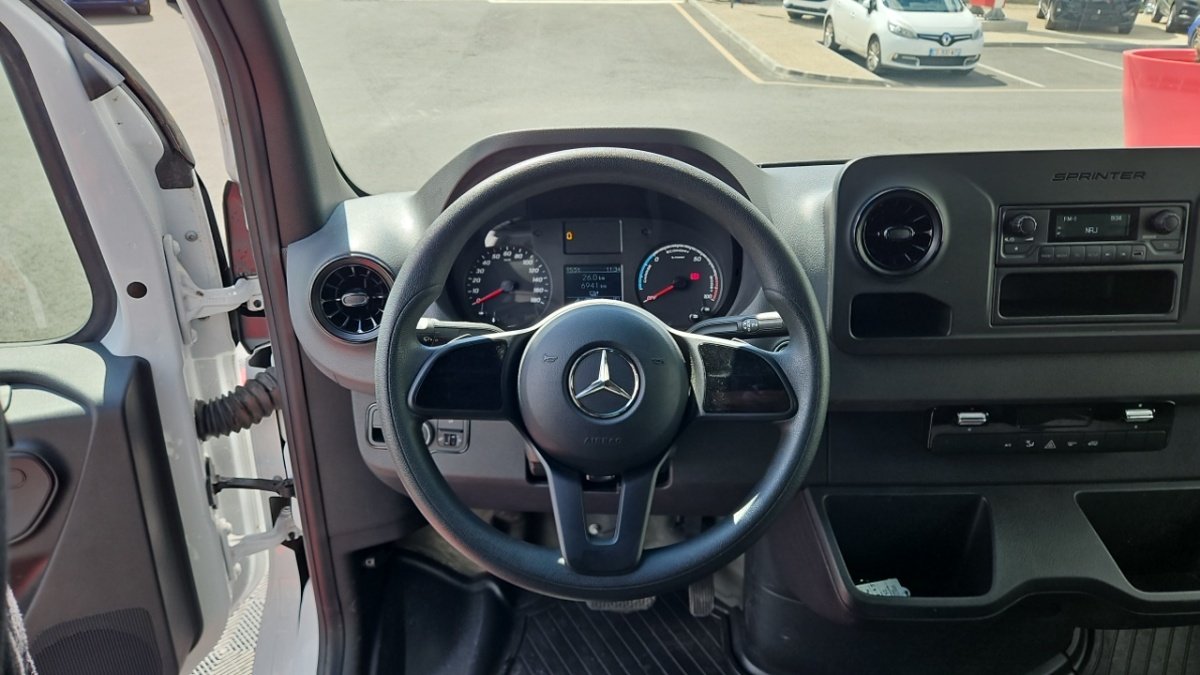 Mercedes Sprinter - Photo 16